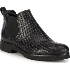 Buty damskie. Czarne botki damskie Wittchen, ze skóry, casualowe, na niskim obcasie, na obcasie, bez zapięcia. W wyprzedaży za 591,51 zł.