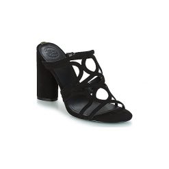 Klapki Guess ANTONYA 2. Czarne klapki damskie marki Guess, z aplikacjami, bez obcasa. Za 439,20 zł.