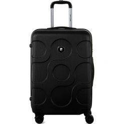 Walizka w kolorze czarnym - 71 l. Czarne walizki Pierre Cardin, bez wzorów, z materiału. W wyprzedaży za 209,95 zł.