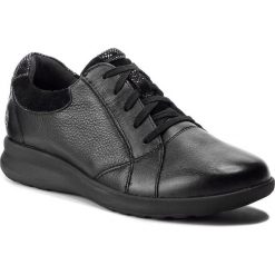 Półbuty CLARKS - Un Adorn Lace 261360714 Black Combi. Czarne półbuty damskie Clarks, na co dzień, bez wzorów, ze skóry, bez obcasa, na płaskiej podeszwie, bez zapięcia. W wyprzedaży za 299,00 zł.