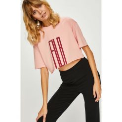 Fila - Top. Różowe topy damskie marki Fila, s, z nadrukiem, z bawełny, z okrągłym kołnierzem. W wyprzedaży za 139,90 zł.
