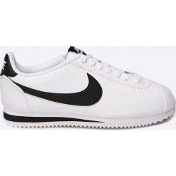 Nike Sportswear - Buty Classic Cortez. Białe buty sportowe damskie Nike Sportswear, bez wzorów, ze skóry ekologicznej, sportowe. Za 359,90 zł.