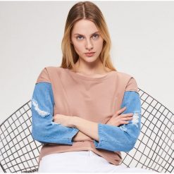 Bluzka z jeansowymi rękawami - Beżowy. Brązowe bluzki damskie Reserved, s, bez wzorów, z jeansu, bez kołnierzyka, bez rękawów. Za 69,99 zł.
