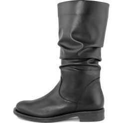 Skórzane kozaki w kolorze czarnym. Czarne kozaki damskie Eye. W wyprzedaży za 439,95 zł.