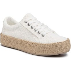 Espadryle DEEZEE - WS19130-2 White. Białe espadryle damskie DeeZee, z aplikacjami, z tworzywa sztucznego, bez obcasa, na płaskiej podeszwie, bez zapięcia. Za 79,99 zł.