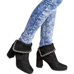 Botki damskie Ideal Shoes J-8680 Czarne. Czarne botki damskie Ideal Shoes, z tworzywa sztucznego, eleganckie, bez obcasa, na obcasie, na sznurówki. Za 69,00 zł.