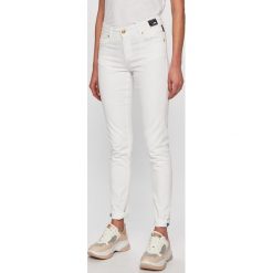 Versace Jeans - Jeansy. Białe jeansy damskie Versace Jeans. W wyprzedaży za 449,90 zł.