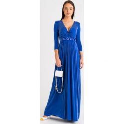 SUKIENKA Elisabetta Franchi. Niebieskie sukienki damskie Elisabetta Franchi, na imprezę, z haftami, z materiału, eleganckie, z włoskim kołnierzykiem, bez rękawów, maxi, rozkloszowane. Za 2409,00 zł.