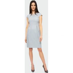 Elegancka sukienka. Szare sukienki damskie Greenpoint, bez wzorów, z poliesteru, eleganckie, bez kołnierzyka, bez rękawów. Za 129,99 zł.
