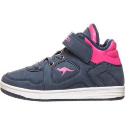 Sneakersy "K-Bask-Kid" w kolorze granatowo-różowym. Różowe trampki dziewczęce KangaROOS, bez wzorów, z gumy, bez zapięcia. W wyprzedaży za 92,95 zł.