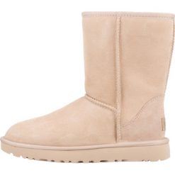 UGG Classic II Short Śniegowce Beżowy. Brązowe śniegowce damskie Ugg, na zimę, ze skóry, bez zapięcia. Za 938,95 zł.