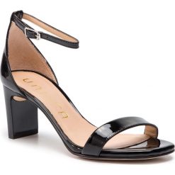 Sandały UNISA - Morella 19 Pa Black Patent S. Czarne klapki damskie marki Unisa, bez wzorów, ze skóry, bez obcasa, na obcasie. Za 429,00 zł.