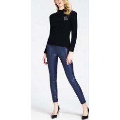 Jegginsy Guess W94B72 WBG60. Niebieskie jeansy damskie Guess, xs, z aplikacjami, z jeansu. W wyprzedaży za 189,00 zł.