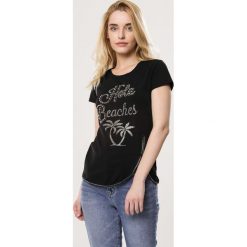 Czarny T-shirt Win Bet. Czarne t-shirty damskie Born2be, s, z aplikacjami, z dzianiny, z okrągłym kołnierzem. Za 19,99 zł.