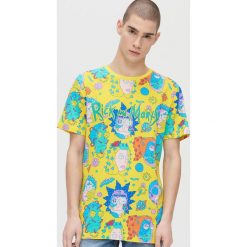 Koszulka Rick and Morty - Żółty. Żółte koszulki męskie Cropp, s, bez wzorów, bez kołnierzyka, bez rękawów. W wyprzedaży za 44,99 zł.