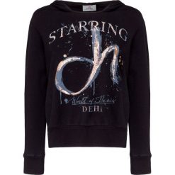 Bluza z kapturem DEHA DANCE. Czarne bluzy damskie Deha, z nadrukiem, z dzianiny, bez rękawów, z kapturem. W wyprzedaży za 263,00 zł.