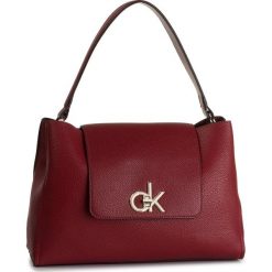 Torebka CALVIN KLEIN - Re-Lock Top Handle Satchel K60K605607 XCL. Czerwone topy damskie Calvin Klein, bez wzorów, ze skóry ekologicznej, z klasycznym kołnierzykiem. Za 749,00 zł.