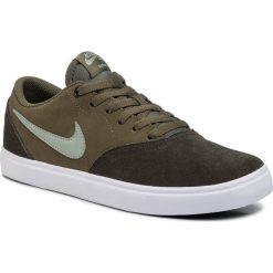 Buty NIKE - Sb Check Solar 843895 304 Sequoia/Jade Horizon/White. Zielone półbuty męskie Nike, na co dzień, bez wzorów, ze skóry, klasyczne, bez zapięcia. W wyprzedaży za 199,00 zł.