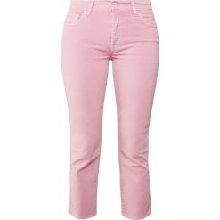 7 for all mankind EDIE Jeansy Slim Fit ice dye pink. Różowe jeansy damskie marki 7 for all mankind, bez wzorów, z elastanu. W wyprzedaży za 454,05 zł.