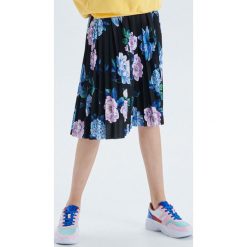 Plisowana spódnica midi - Czarny. Czarne spódniczki damskie marki Cropp, s, bez wzorów, midi. Za 69,99 zł.