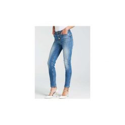 Jeansy skinny Guess W91A28 D38R2 1981 EXPOSED BUTTON. Jeansy damskie Guess. Za 359,82 zł.