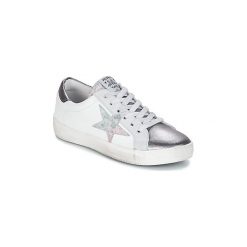 Buty Meline ARGAGARIX. Białe trampki i tenisówki damskie marki Meline, bez wzorów, bez zapięcia. Za 439,00 zł.