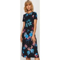 Desigual - Sukienka. Sukienki damskie Desigual, na co dzień, s, w kwiaty, z elastanu, casualowe, z okrągłym kołnierzem, z krótkim rękawem, krótkie, midi, rozkloszowane. Za 419,90 zł.