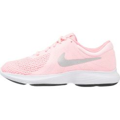 Nike Performance REVOLUTION Obuwie do biegania treningowe arctic punch/metallic silver/sunset pulse. Różowe buty sportowe męskie Nike Performance, z tworzywa sztucznego, do biegania. W wyprzedaży za 132,30 zł.