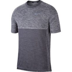 Koszulka Nike Dri-FIT Medalist Short-Sleeve Top M Szara. Szare koszulki męskie Nike, s, bez wzorów, z materiału, bez kołnierzyka, z krótkim rękawem, krótkie, do biegania, dri-fit (nike). Za 159,99 zł.