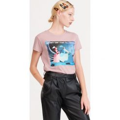 T-shirt Kopciuszek - Różowy. Różowe t-shirty damskie Reserved, s, bez wzorów, bez kołnierzyka. Za 39,99 zł.