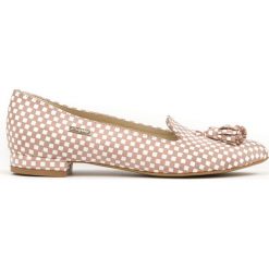Balerinki w szpic - skóra naturalna - model 045 - kolor różowe kwadraty. Różowe baleriny damskie Zapato, bez wzorów, z jeansu, klasyczne, bez obcasa, na obcasie. W wyprzedaży za 239,20 zł.