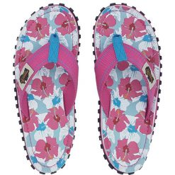 Gumbies - Japonki Islander Mixed Hibiscu. Różowe klapki damskie Gumbies, w paski, z bawełny, bez obcasa, na obcasie. W wyprzedaży za 89,90 zł.