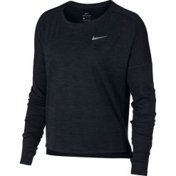 Nike Dry Medalist Running Top W Czarna. Czarne topy damskie marki Nike, bez wzorów, z długim rękawem, do biegania. Za 159,99 zł.