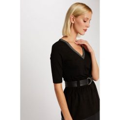 Morgan - Bluzka. Czarne bluzki damskie Morgan, s, z aplikacjami, z elastanu, bez kołnierzyka, bez rękawów. W wyprzedaży za 79,90 zł.