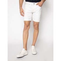 Szorty jeansowe Guess M02D03 D3ZY1. Białe spodenki i szorty męskie Guess, m, z aplikacjami, z elastanu. W wyprzedaży za 299,00 zł.
