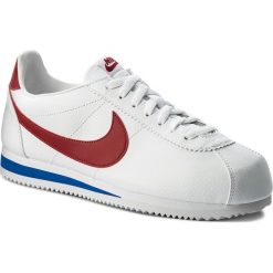 Buty NIKE - Classic Cortez Leather 749571 154 White/Varisty Red. Białe półbuty męskie Nike, na co dzień, bez wzorów, ze skóry ekologicznej, eleganckie, bez zapięcia. W wyprzedaży za 329,00 zł.