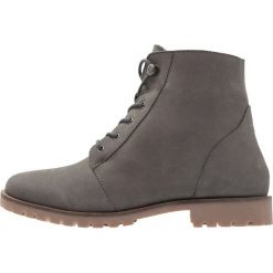 Pier One Botki sznurowane grey. Szare buty zimowe damskie Pier One, z materiału, na sznurówki. W wyprzedaży za 149,50 zł.