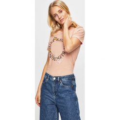 Only - Top. Białe bluzki damskie ONLY, s, z nadrukiem, z bawełny, z okrągłym kołnierzem. W wyprzedaży za 37,90 zł.
