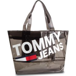 Torebka TOMMY JEANS - Tju Summer Tote Tran AU0AU00589 002. Czarne torebki klasyczne damskie Tommy Jeans, bez wzorów, z jeansu, klasyczne, bez dodatków. W wyprzedaży za 239,00 zł.