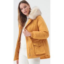Długa parka z kapturem - Żółty. Żółte parki damskie Sinsay, s, bez wzorów, długie, z kapturem. Za 159,99 zł.