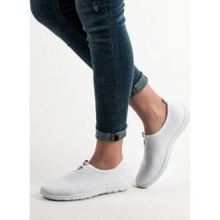 BIAŁE WSUWANE TENISÓWKI. Trampki i tenisówki damskie SHELOVET. Za 65,90 zł.