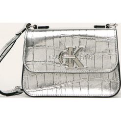 Calvin Klein Jeans - Torebka. Szare listonoszki damskie Calvin Klein Jeans, w paski, z jeansu, na ramię, małe, bez dodatków. Za 599,90 zł.
