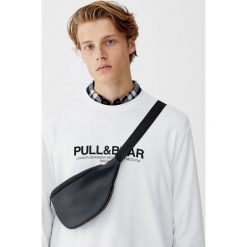 Bluza basic z logo. Białe bluzy męskie Pull&Bear, m, bez wzorów, bez kołnierzyka, bez rękawów, bez kaptura. Za 59,90 zł.