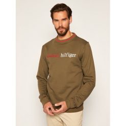 Bluza TOMMY HILFIGER Logo Embroidery UM0UM01802. Zielone bluzy męskie TOMMY HILFIGER, m, bez wzorów, bez kołnierzyka, bez rękawów, bez kaptura. W wyprzedaży za 239,00 zł.