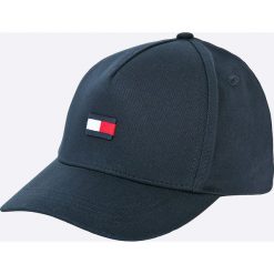 Tommy Hilfiger - Czapka. Niebieskie czapki damskie TOMMY HILFIGER, bez wzorów, z bawełny. Za 99,90 zł.