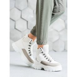 Sznurowane botki fashion. Botki damskie SEASTAR, bez obcasa, na sznurówki. Za 139,00 zł.