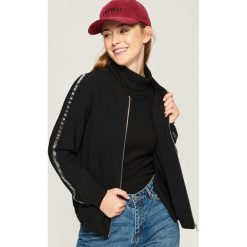 Kurtka bomber - Czarny. Czarne bomberki damskie Sinsay, l. Za 79,99 zł.