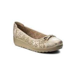 CLARA BARSON W16SS096-12. Brązowe półbuty damskie Clara Barson, bez wzorów, ze skóry ekologicznej, bez obcasa, bez zapięcia. Za 79,99 zł.