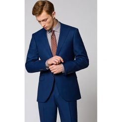 Garnitur Navy w Kratę Rubio. Niebieskie garnitury męskie LANCERTO, bez wzorów, z bawełny. W wyprzedaży za 999,90 zł.