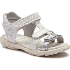 Sandały GEOX - J S.Cuore B J9290B 0QDBC C0007 M White/Silver. Białe sandały dziewczęce Geox, ze skóry ekologicznej, bez zapięcia. W wyprzedaży za 139,00 zł.